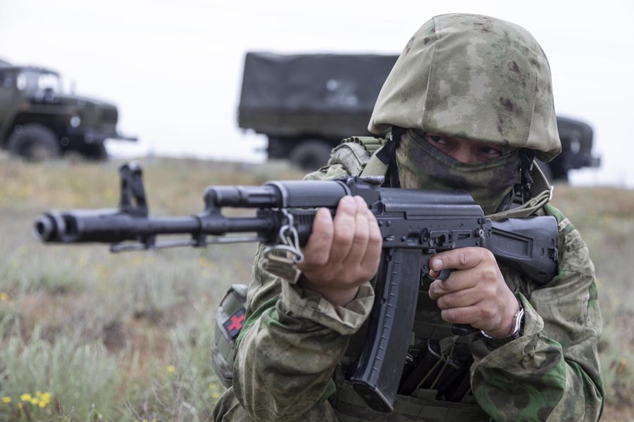 Получивший контузию боец ВС РФ в одиночку противостоял подразделению украинских войск