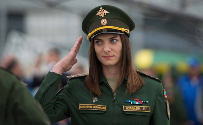 Елена Исинбаева отреклась от звания, которое ей присвоил Шойгу
