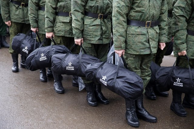 Кадры отправления российских солдат в зону СВО с военной базы в Таджикистане