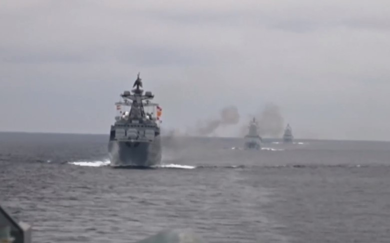 В Японском море продолжаются российско-китайские учения