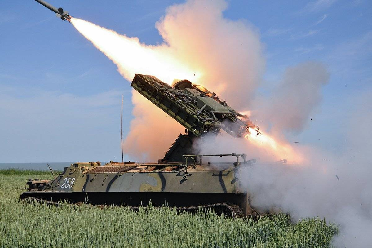 Расчет ЗРК «Стрела-10» ВС РФ сбил два разведывательных БПЛА в районе Кременной