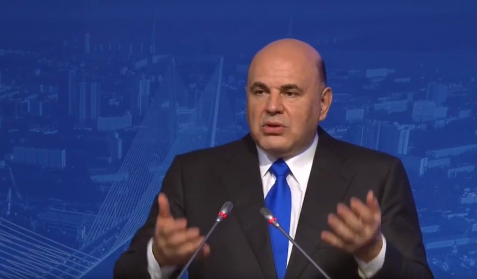 Мишустин: в России за два года не должно остаться аварийного жилья