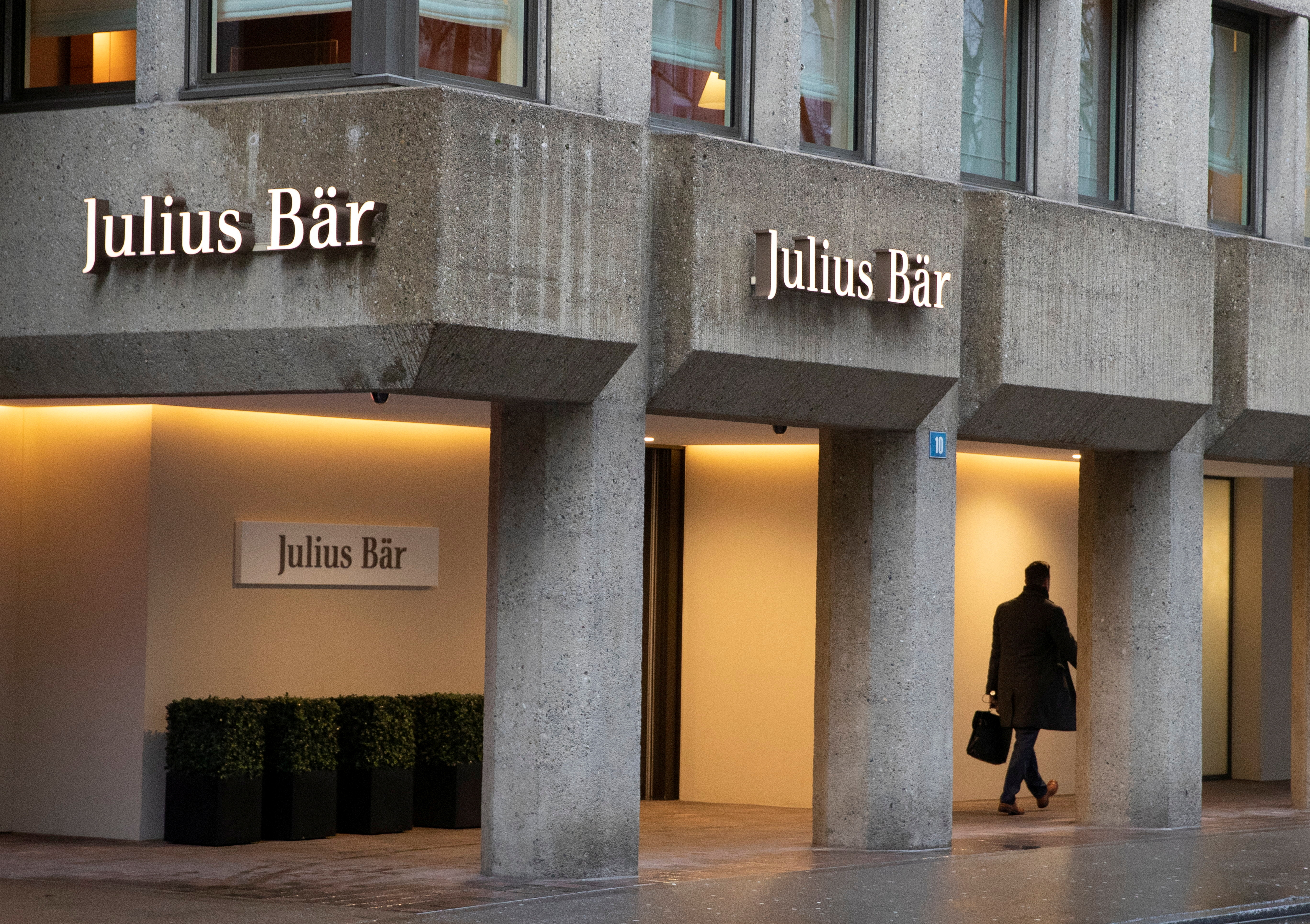 Julius Baer разрывает все деловые отношения с российскими клиентами