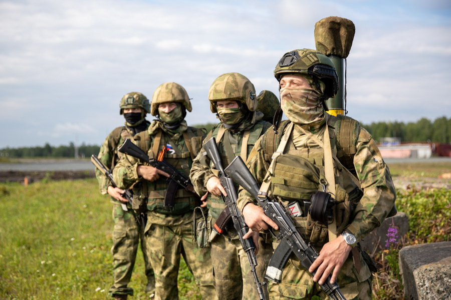 Раненный российский боец отбил атаку противника и уничтожил несколько солдат ВСУ