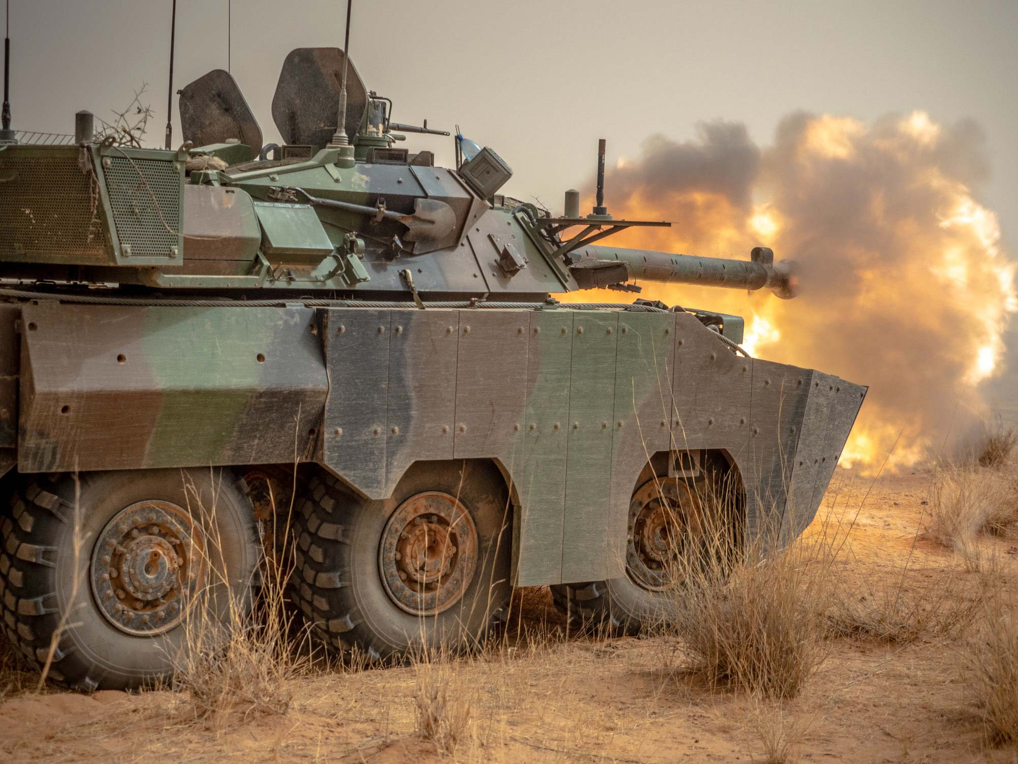 Бойцы ВС РФ захватили французский колесный танк AMX-10RC в Запорожской области