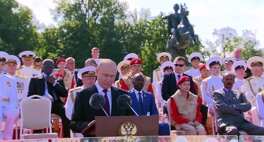 Владимир Путин: на протяжении веков наш флот остается нерушимым стражем наших рубежей