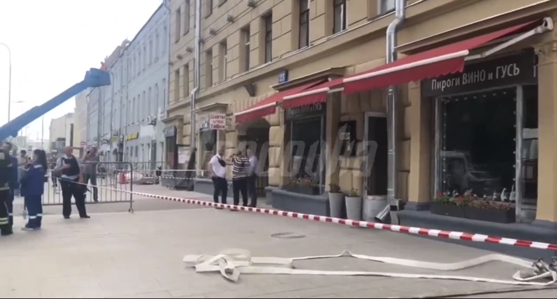 Молния никогда не бьет дважды в одно место? В московском кафе взорвался холодильник