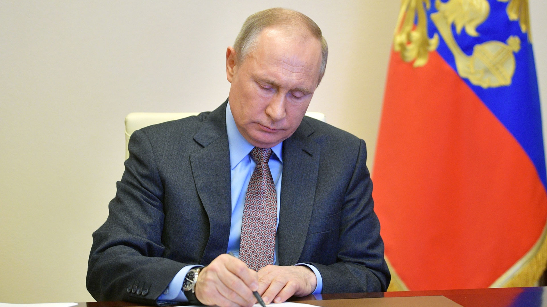 Путин подписал закон об увеличении до 30 тыс руб штрафов за неявку в военкомат по повестке