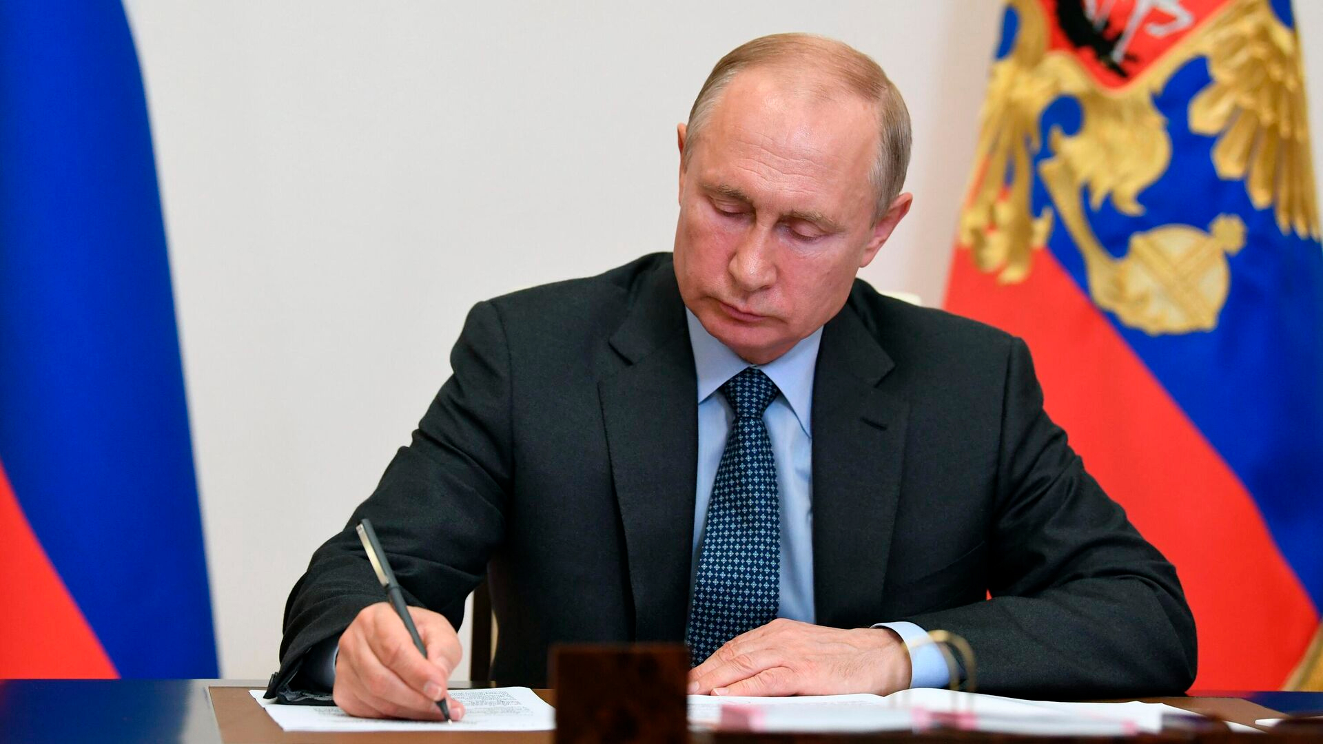 Президент РФ подписал закон, ограничивающий иностранное участие в капитале новостных агрегаторов