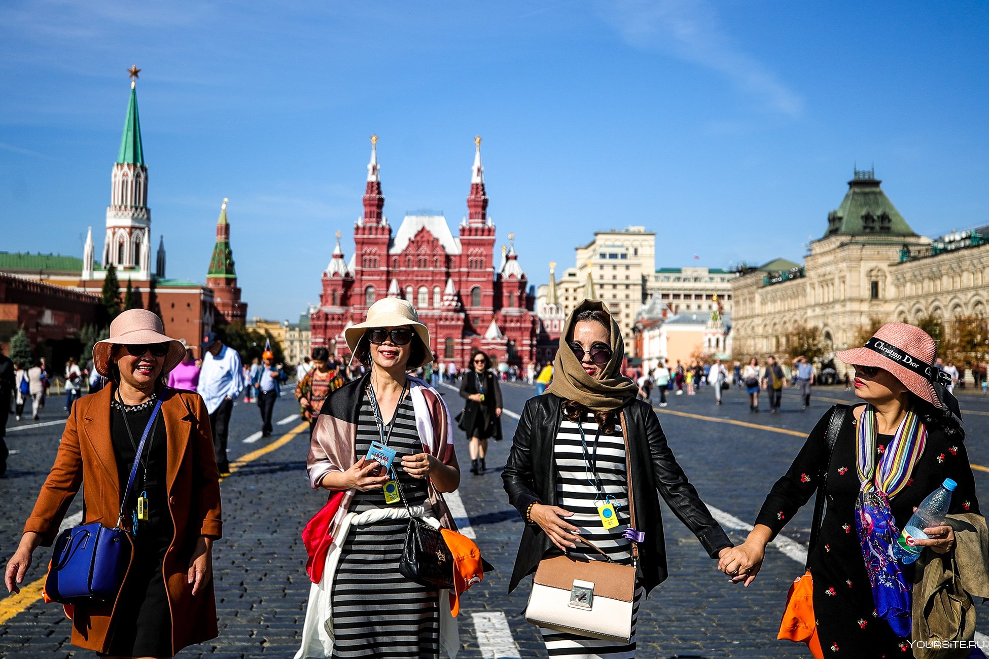 Иностранцы смогут получить единую электронную визу для посещения России