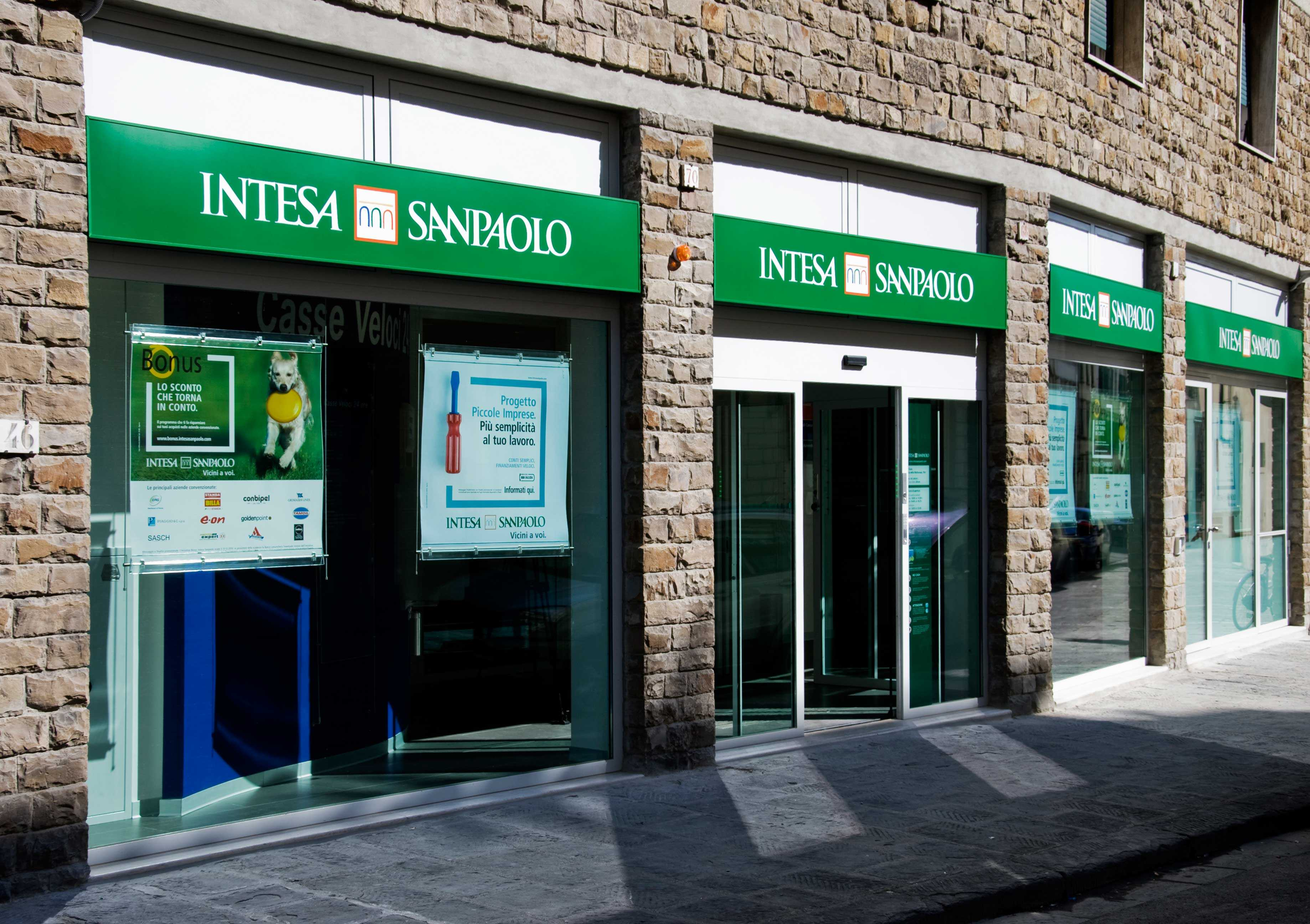 Intesa Sanpaolo сокращает присутствие на российском рынке