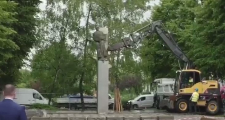 Поляки уничтожили памятник советскому солдату