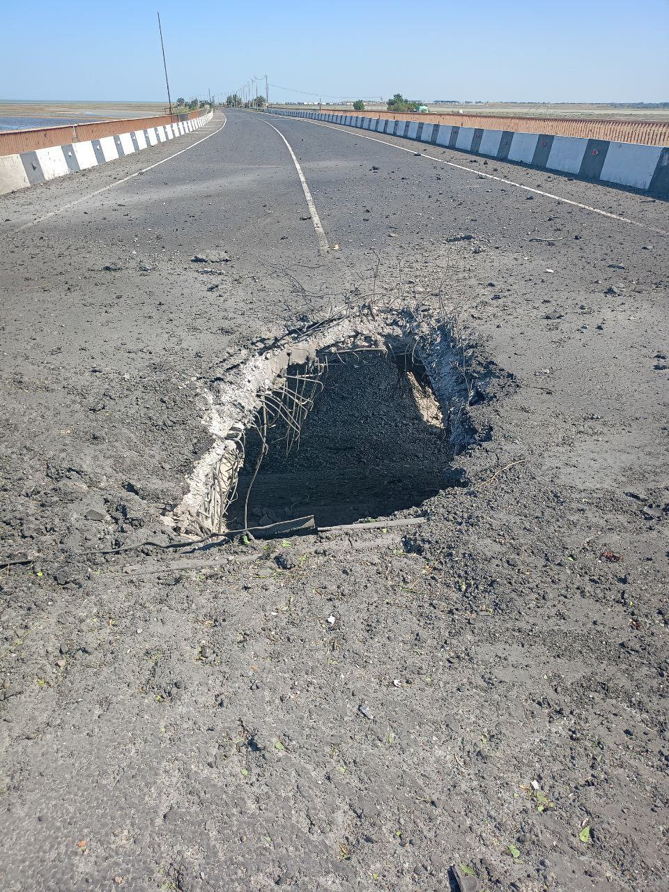 ВСУ атаковали мост через пролив Тонкий под Геническом