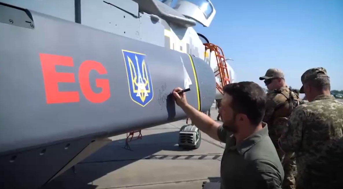 Появились кадры передачи ракет SCALP для Киева