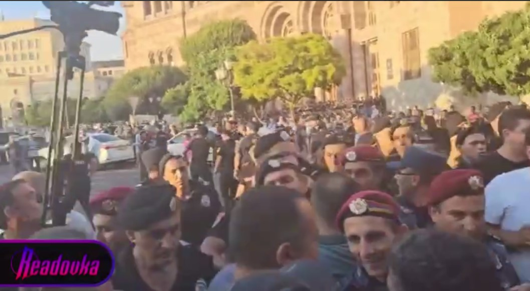 Полиция Армении начала массовые задержания на акции протеста по Нагорному Карабаху
