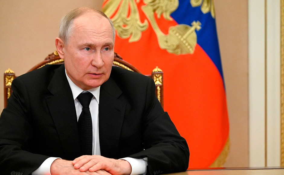 Путин внес поправки в закон о военном и чрезвычайном положении в России