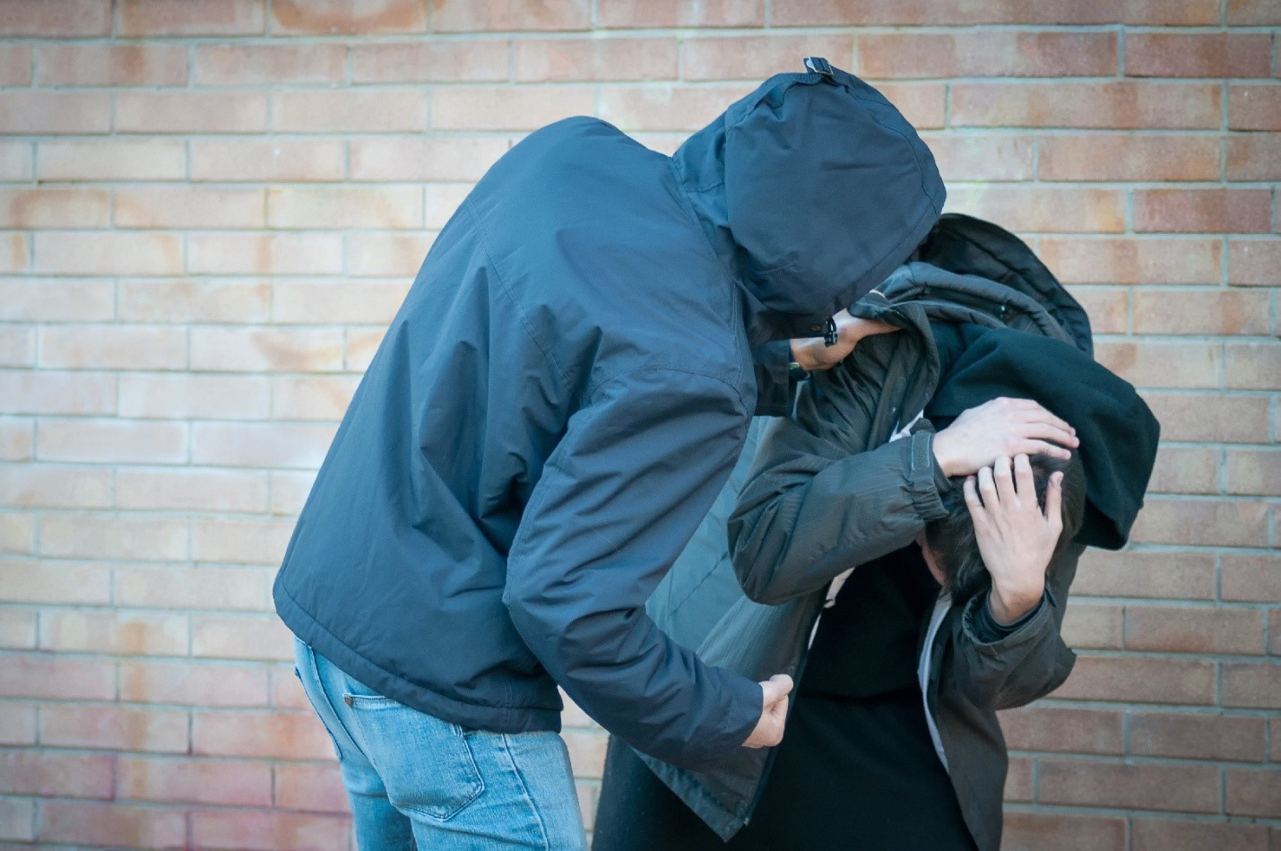 «Друг оказался  вдруг…». В Москве парень взял товарища на «стрелку» для подстраховки, а сам сбежал