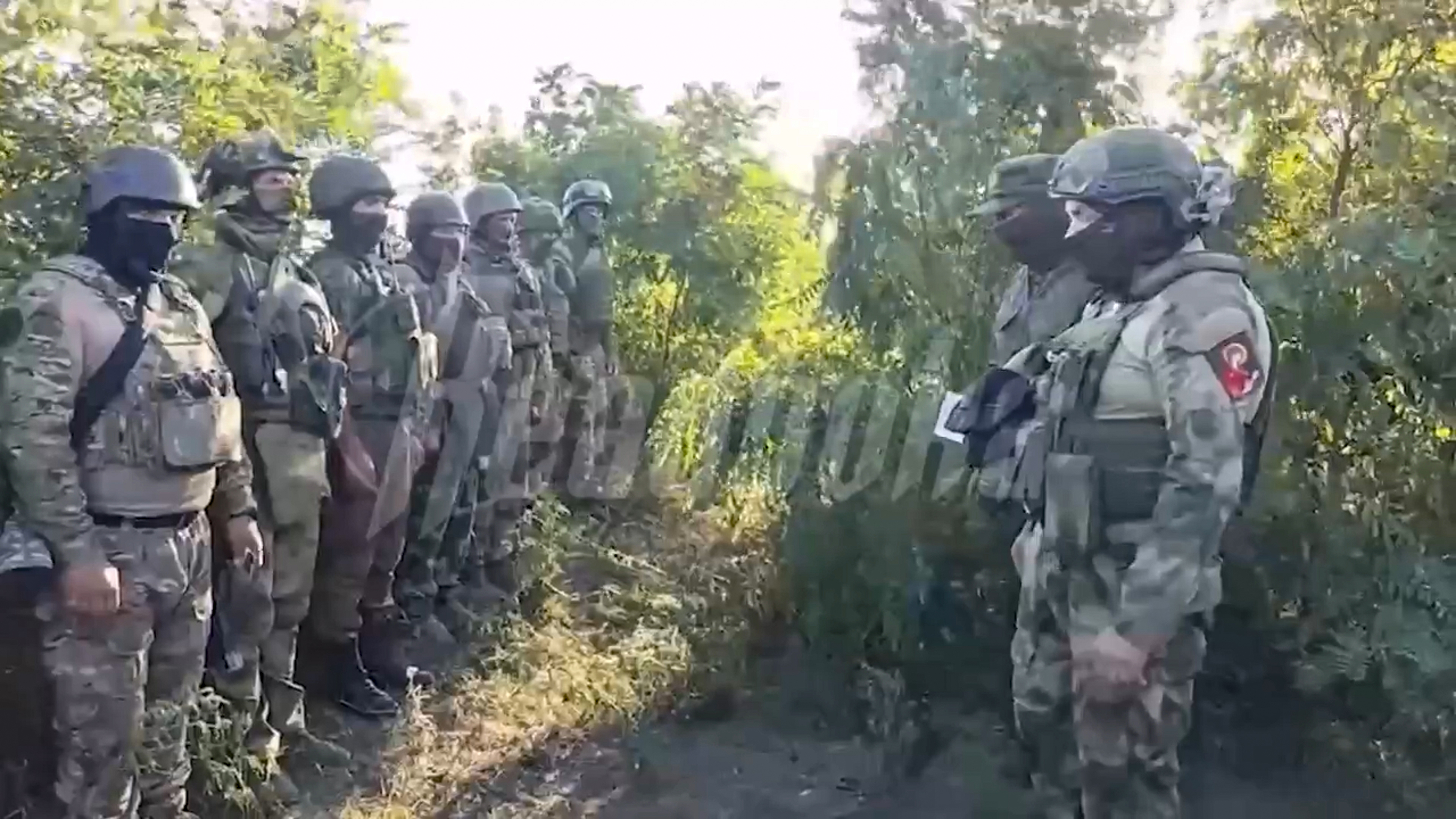 Российским бойцам 1430-го полка вручили госнаграды в боевой обстановке