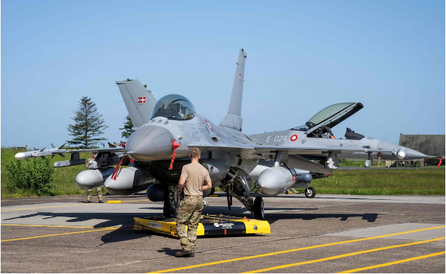 Подготовка украинских пилотов на F-16 затянется до следующего года