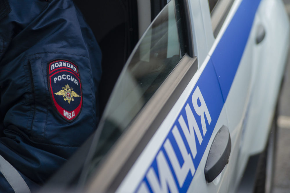 В Свердловской области мужчина удерживал дома маленькую девочку