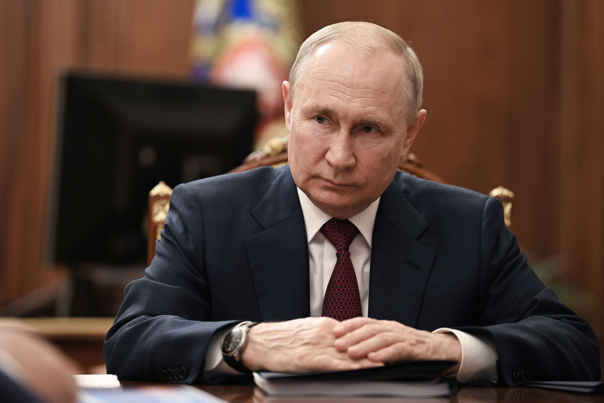 Путин заявил о необходимости обновить более 50 тыс автобусов