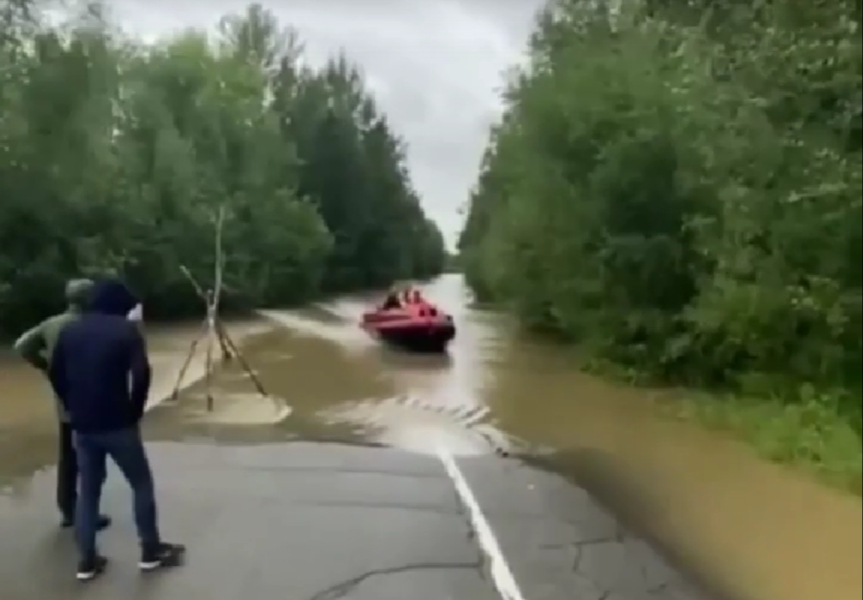 В Бурятии сильные ливни разрушили дамбу