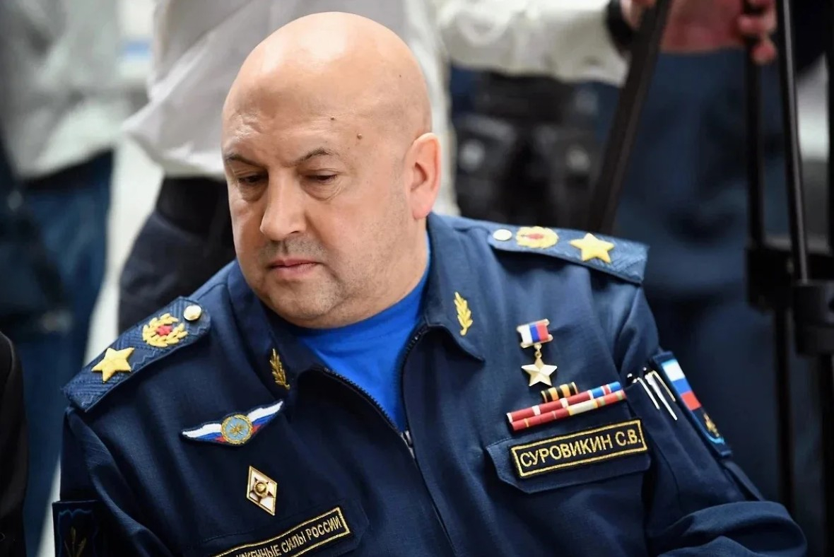 Генерал армии Сергей Суровикин освобожден от должности командующего ВКС