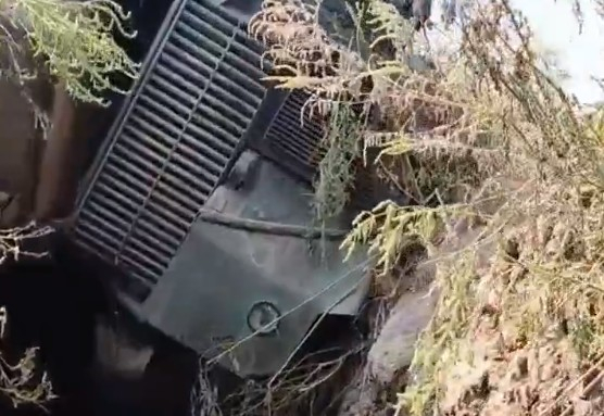 ВСУшники «приземлили» немецкий «Marder» прямиком в окоп, где его и бросили