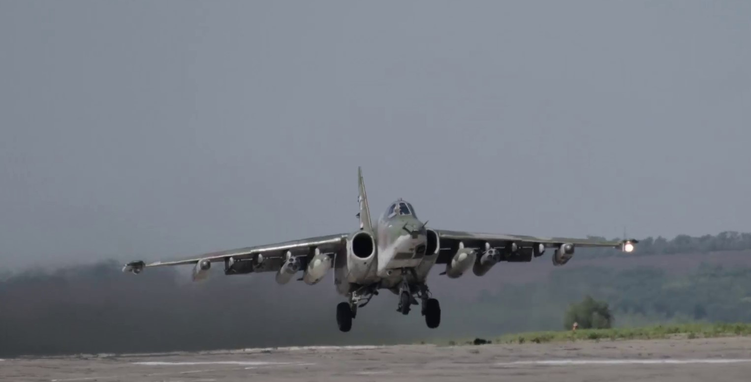 Экипажи Су-25СМ нанесли ракетные удары по позициям ВСУ