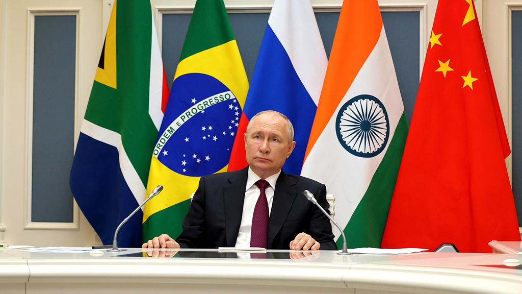 Путин: БРИКС ни с кем не соревнуется и никому себя не противопоставляет