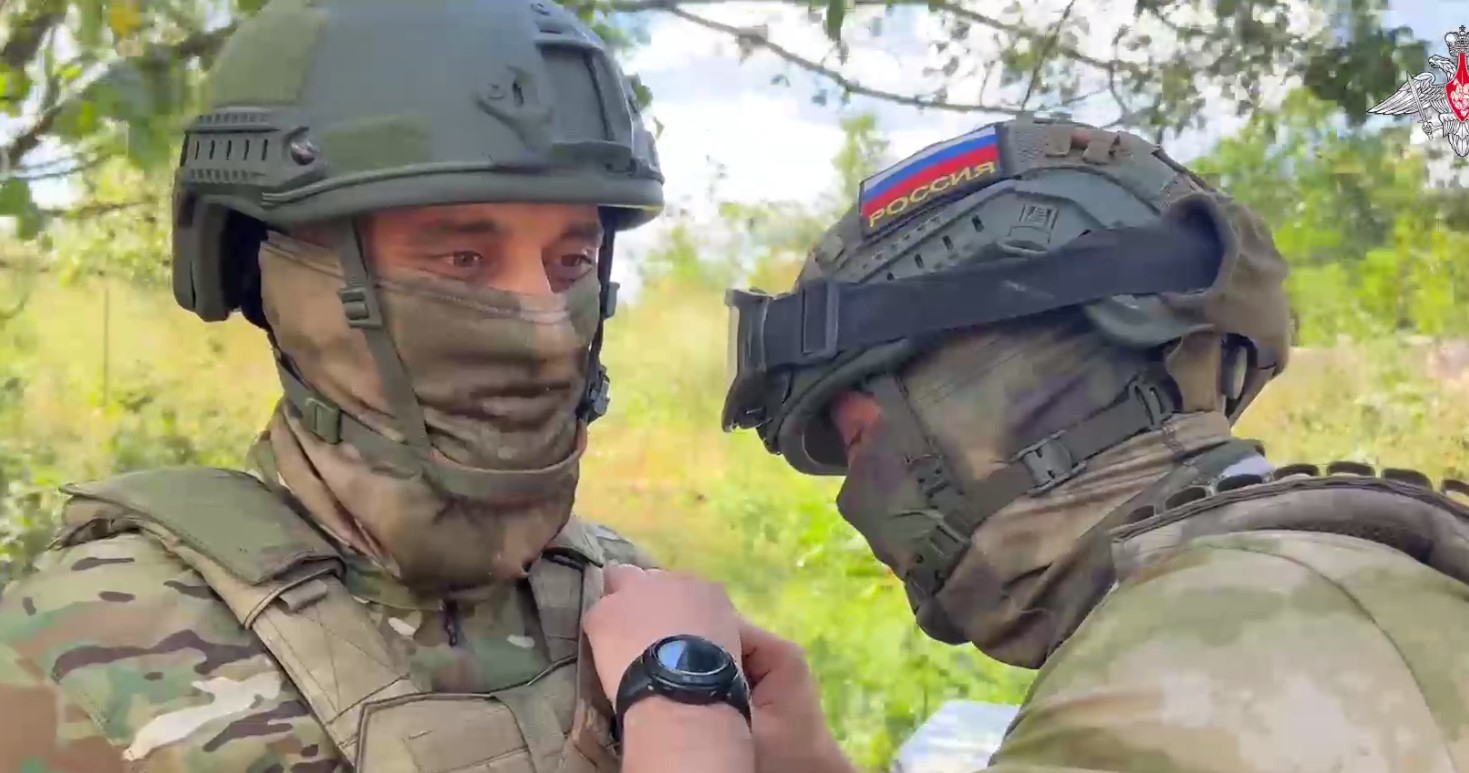 Тульским десантникам вручили государственные награды на передовой