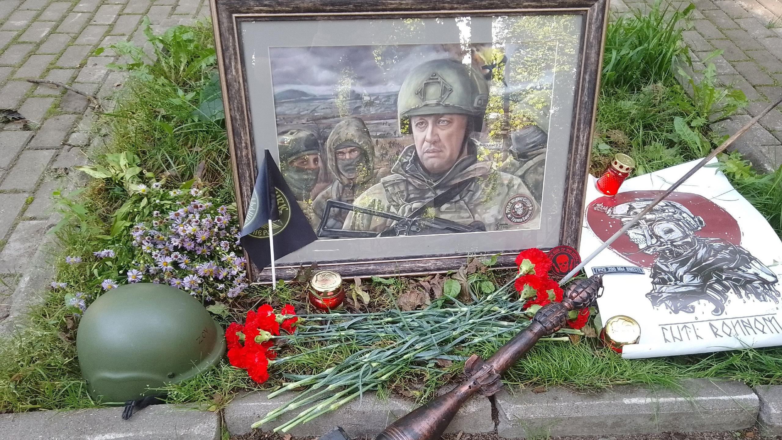 Похороны Евгения Пригожина в Петербурге прошли в его стиле