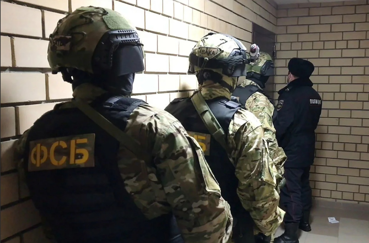ФСБ и МВД задержали изготовителя взрывных устройств для украинских диверсантов