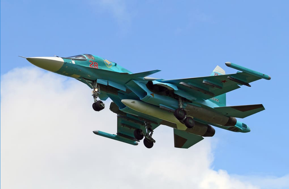 Пилоты Воздушно-космических сил России выполняют задачи в любых условиях