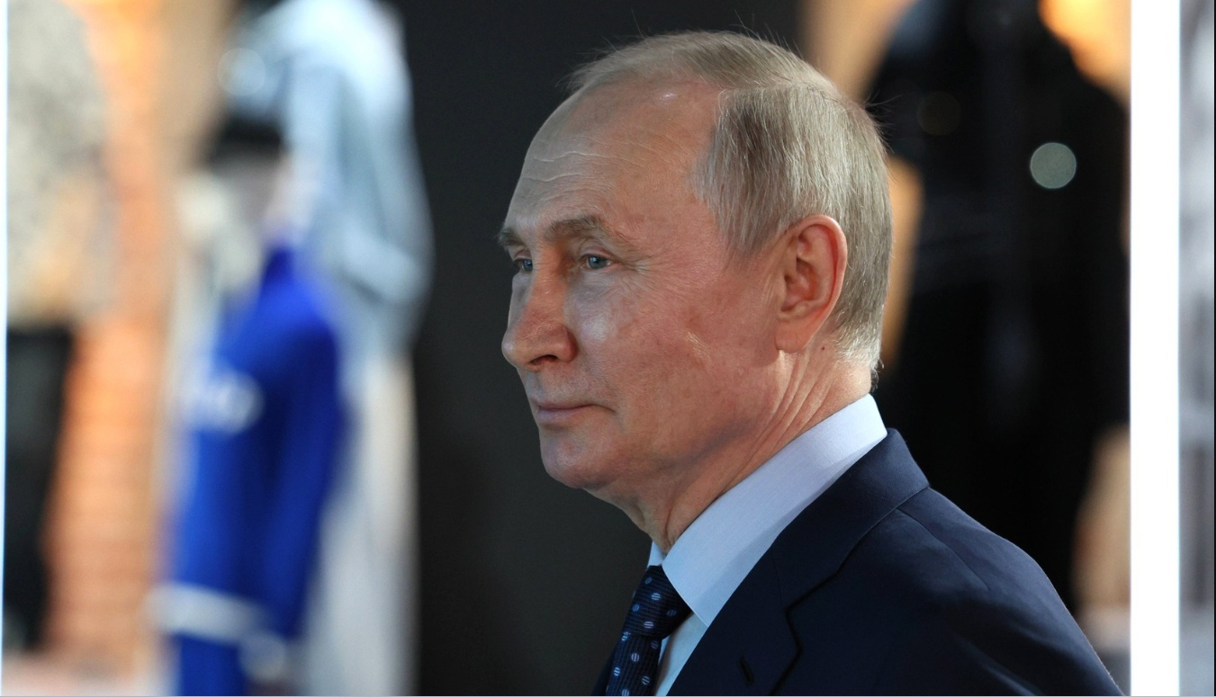 Владимир Путин поздравил жителей страны с 80-летием освобождения Донбасса