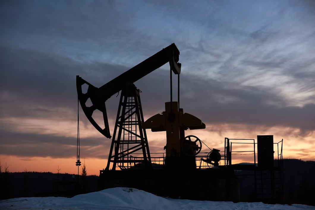 Нефтегазовые доходы России сократились почти на 40%