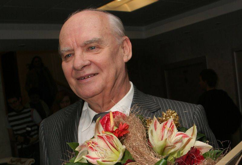 Николай Добронравов скончался