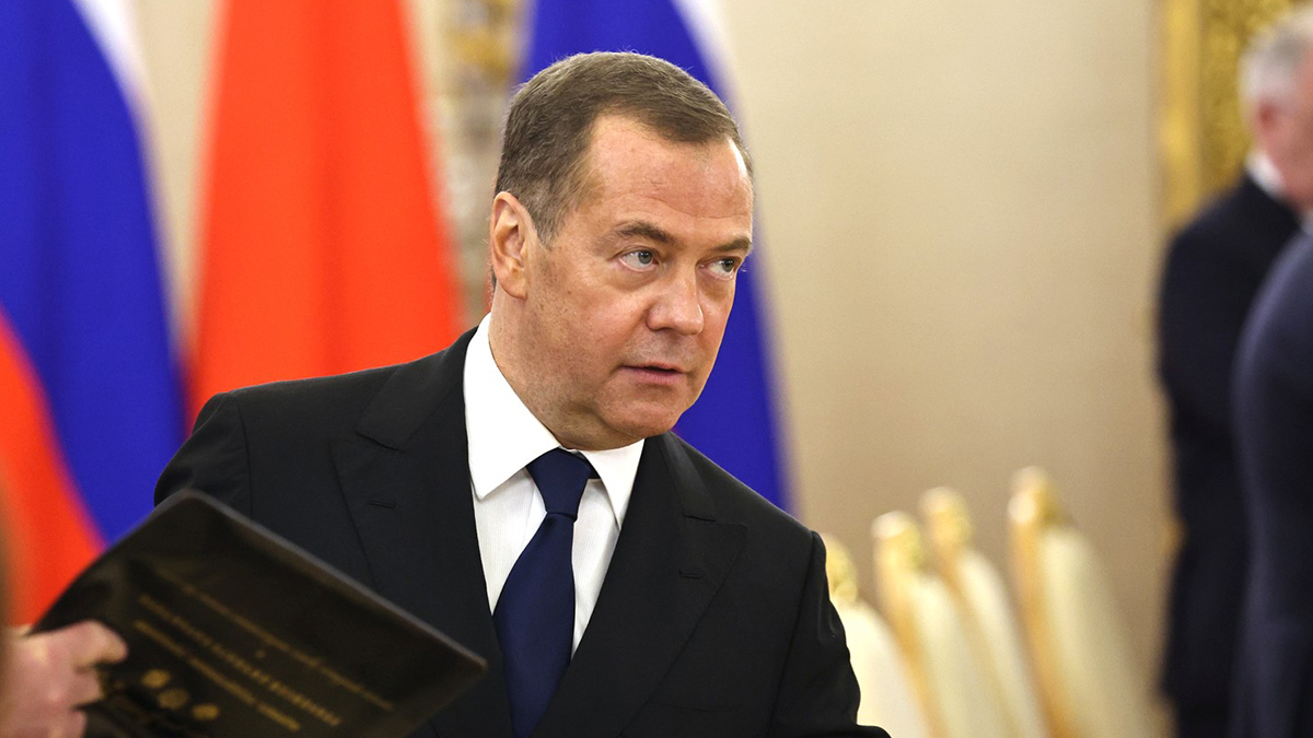 Медведев: спецоперация будет продолжаться до полного уничтожения киевского режима