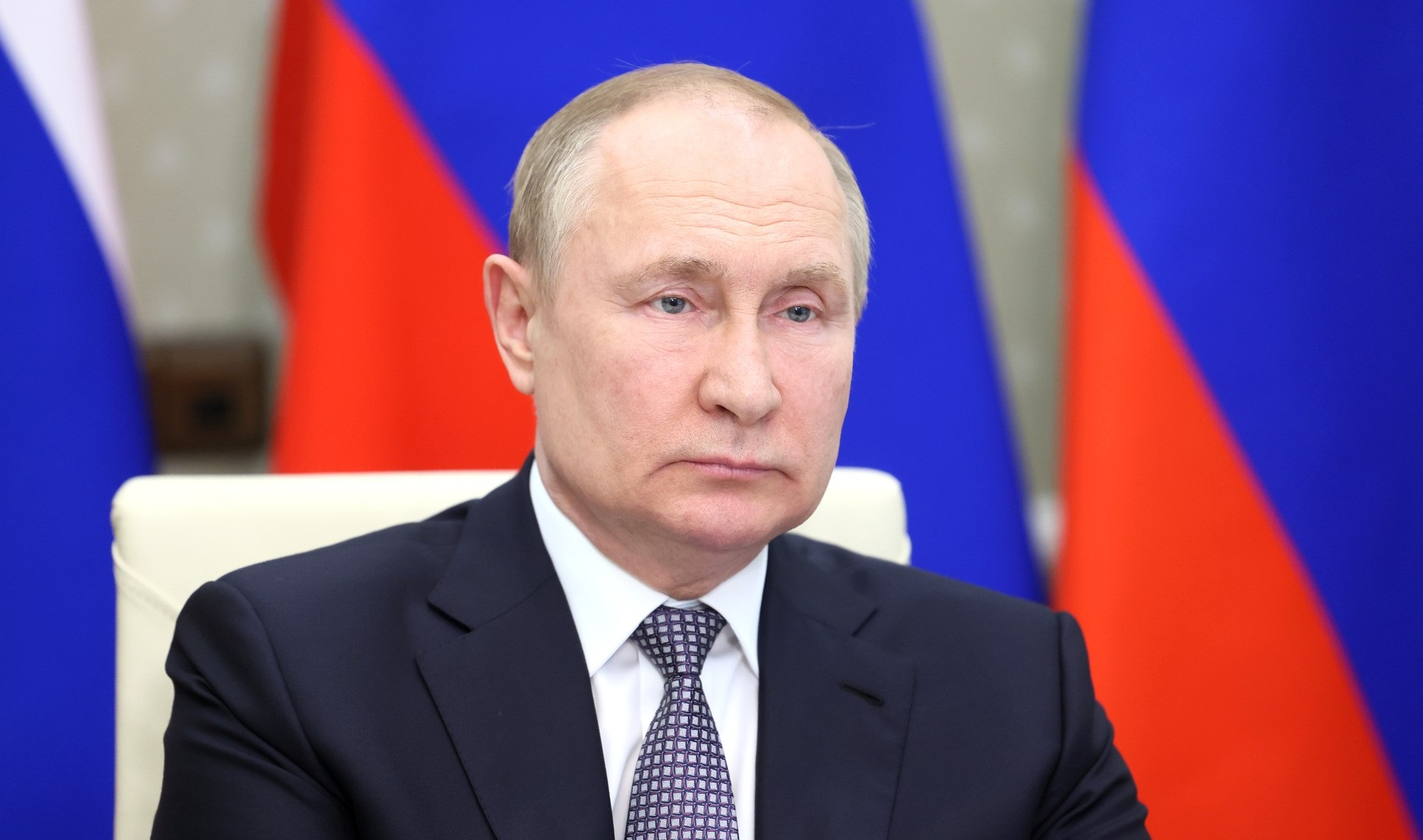 Путин поздравил военных с днем Сухопутных войск