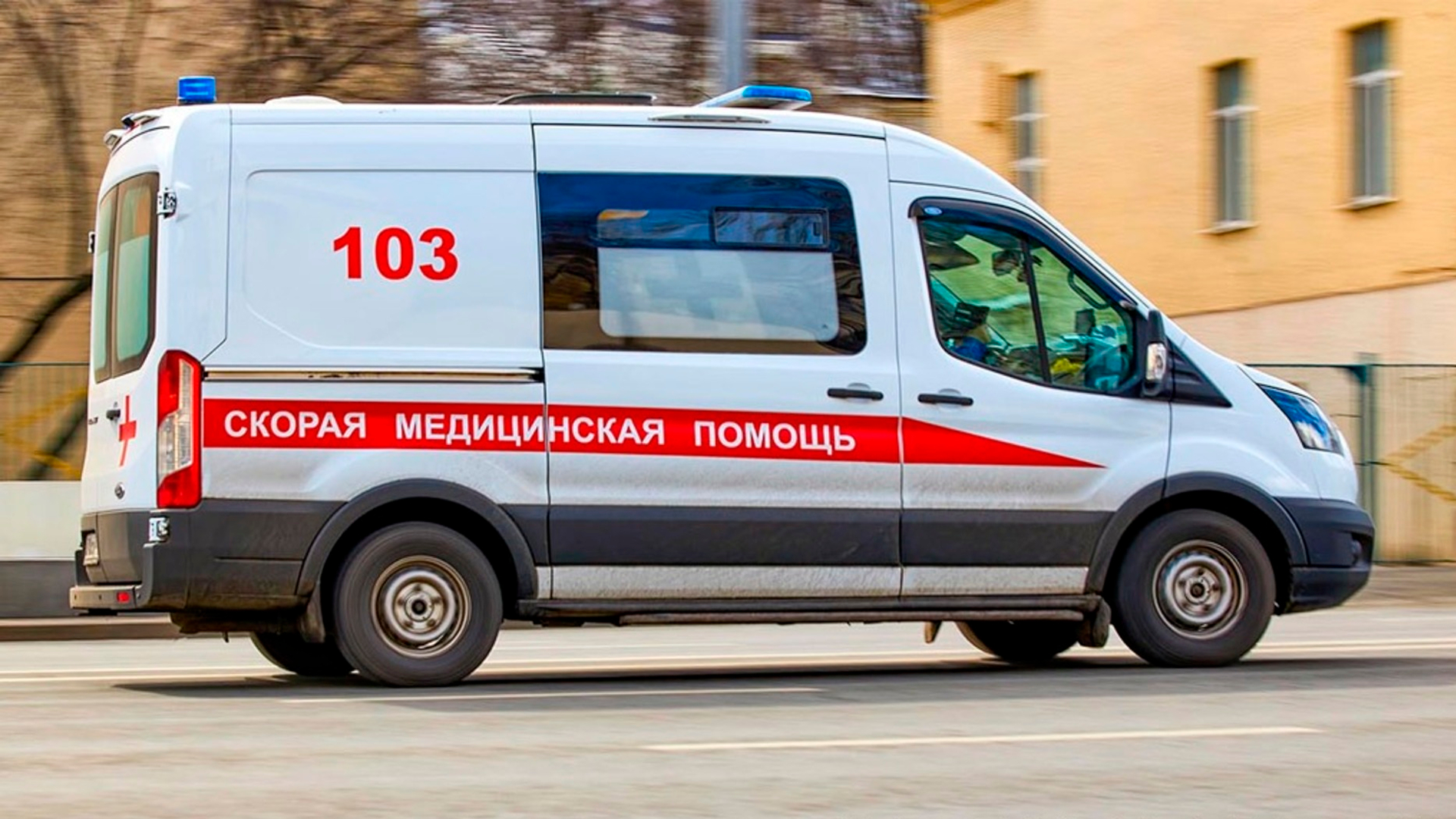 В Петербурге пьяная женщина чуть не задушила своего сына