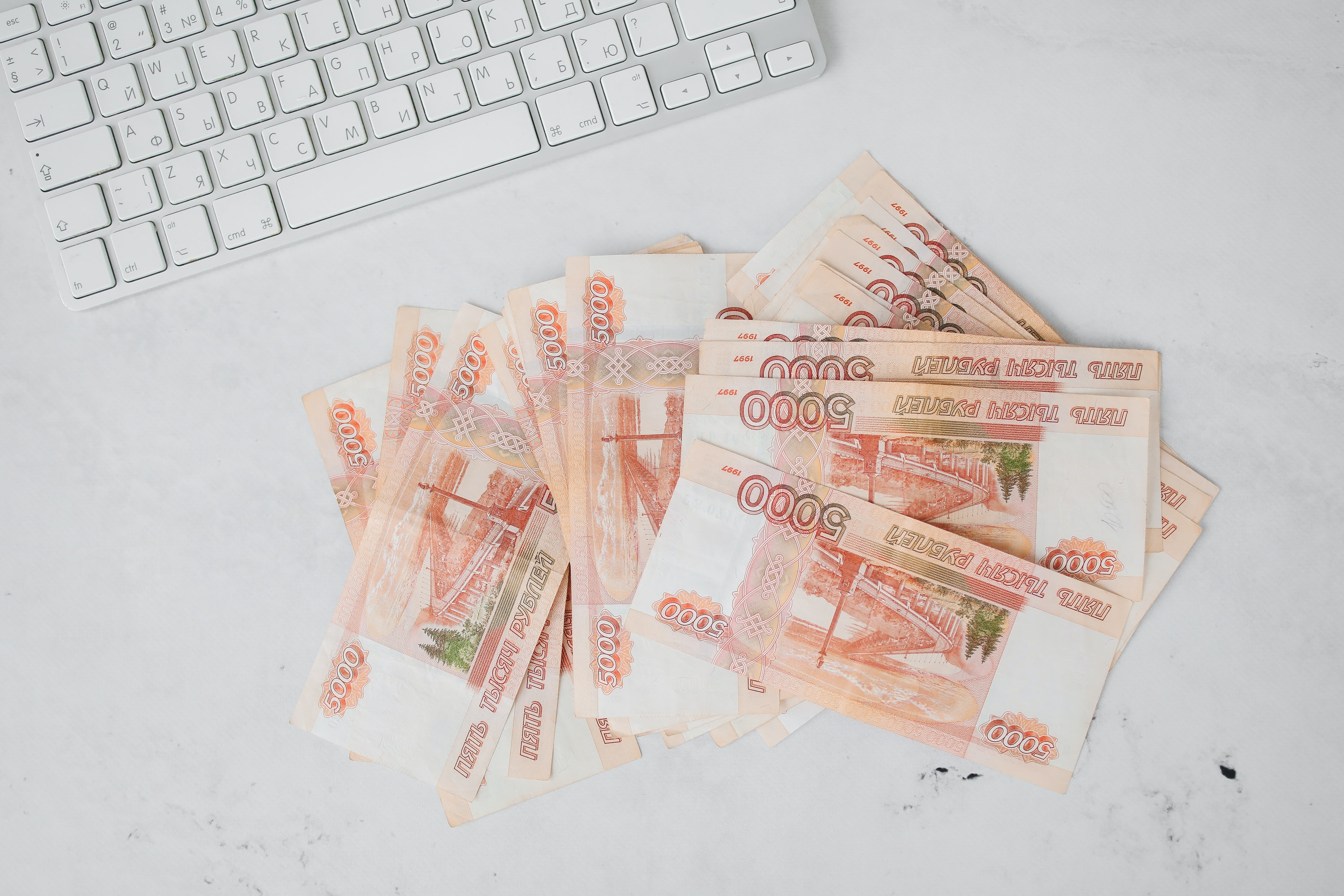 Названа дата презентации новых банкнот номиналом 1000 и 5000 рублей