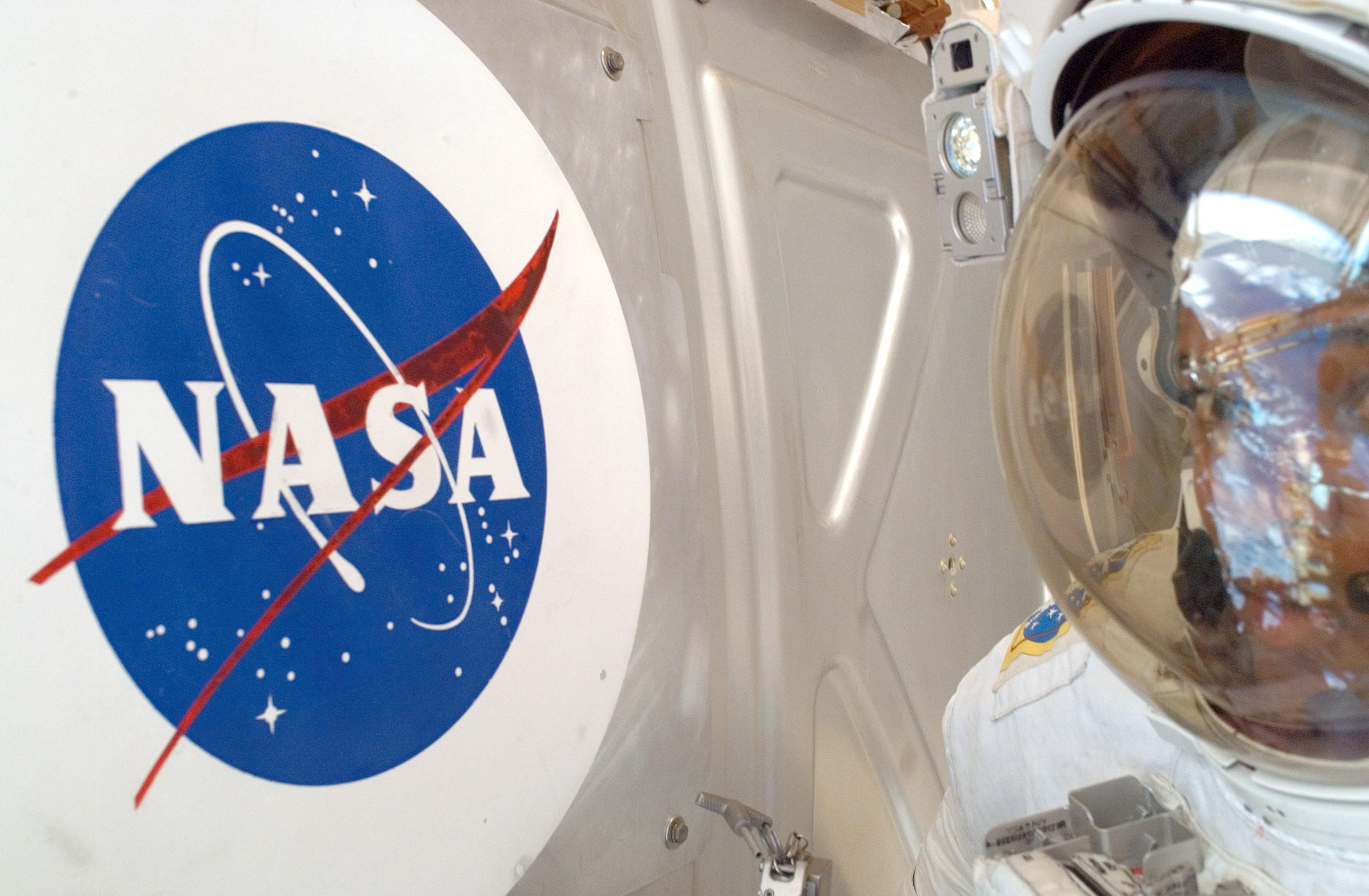 NASA отложило выходы астронавтов в космос из-за инцидента с модулем «Наука»