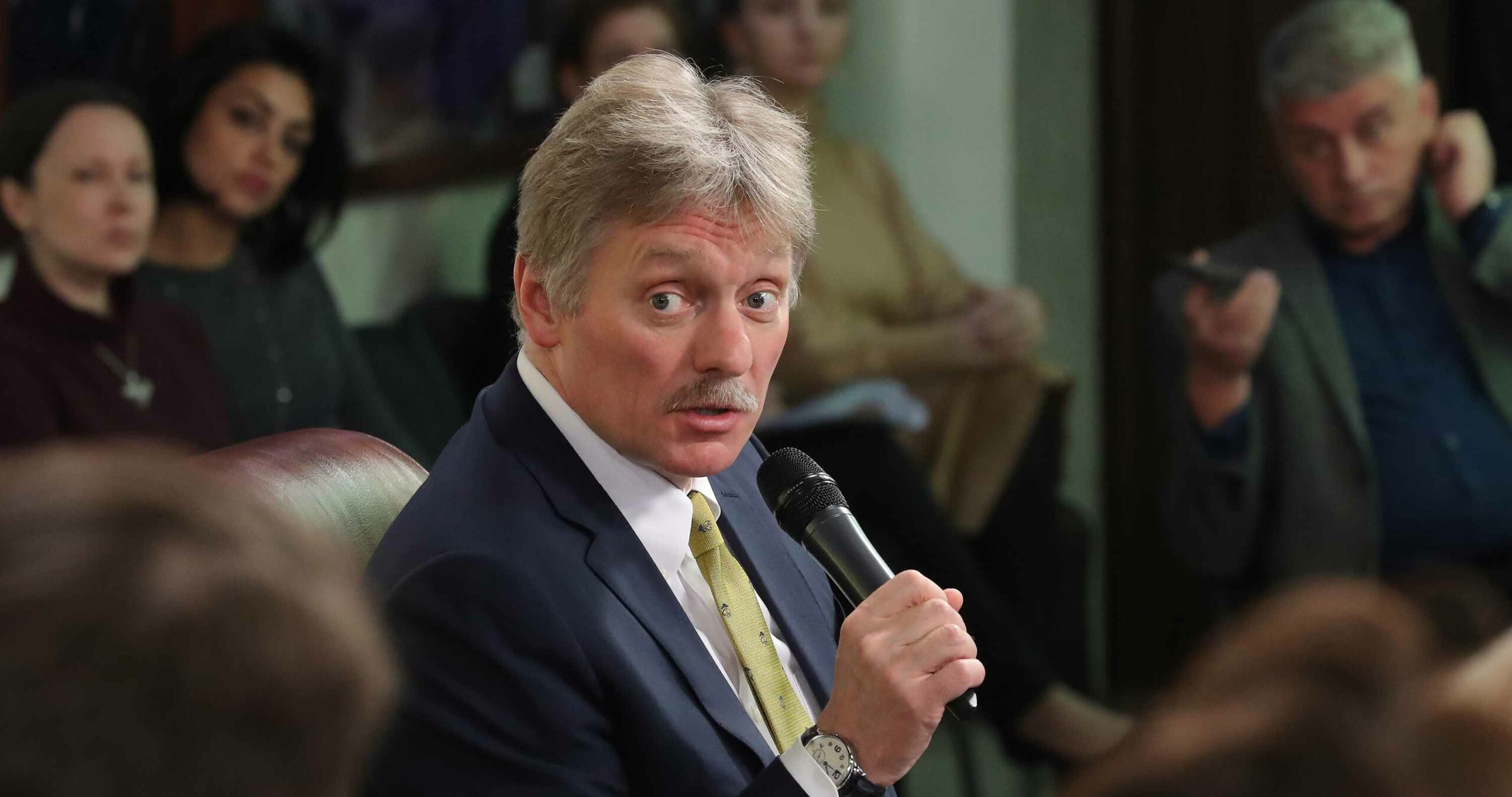 Песков объяснил присутствие флага Украины на саммите СНГ