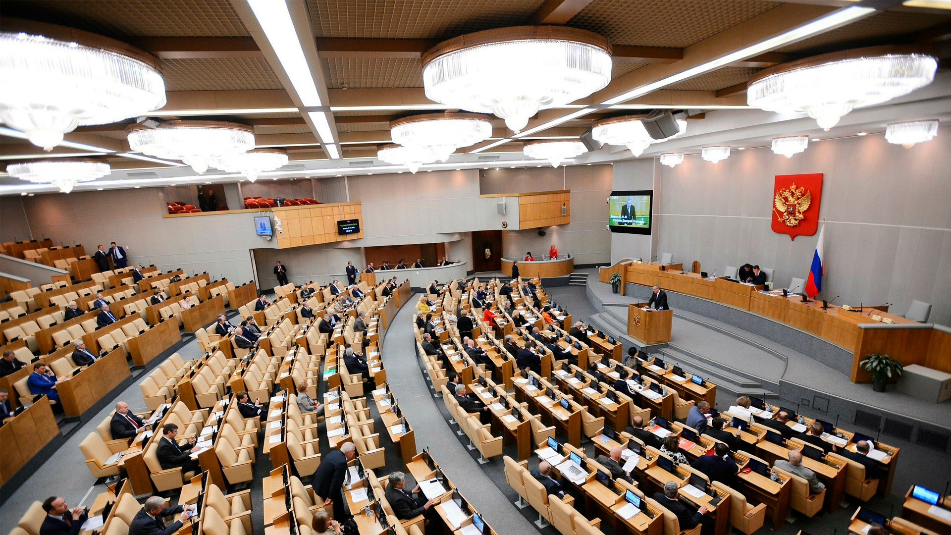 В Госдуме предложили упростить получение ВНЖ одной категории иностранцев