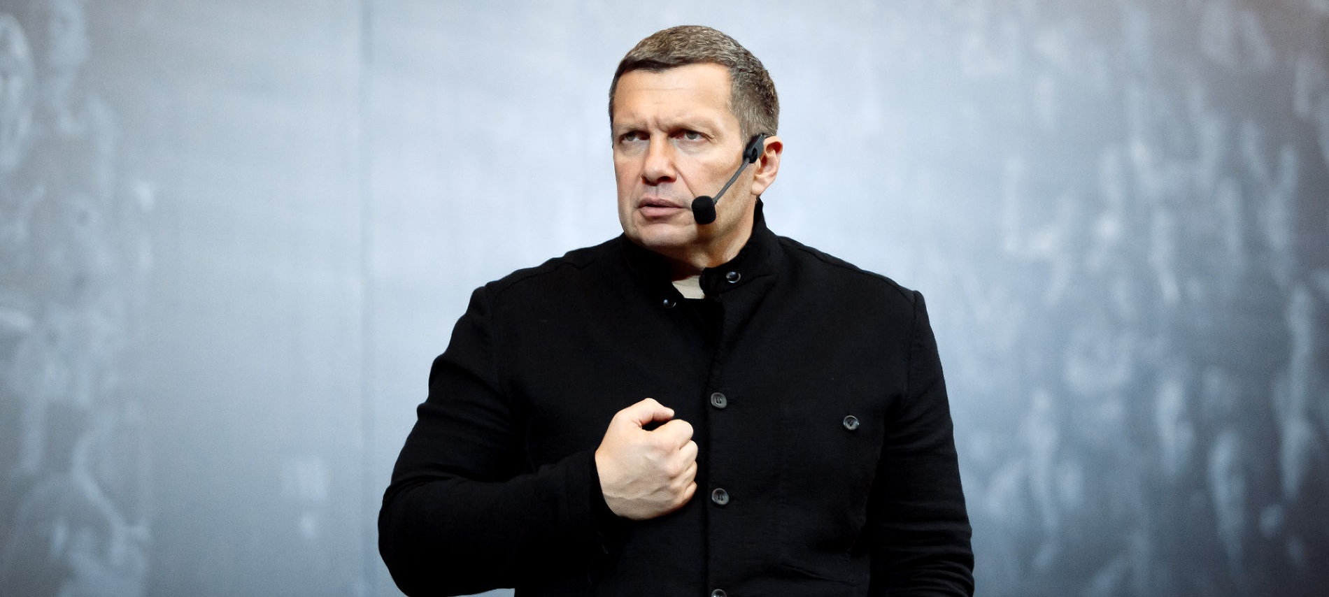 Соловьев уволил Сатановского после оскорбления Захаровой