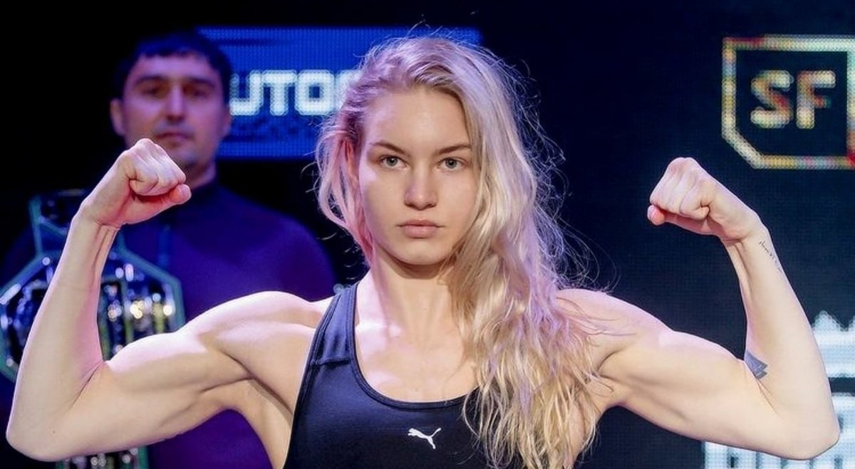 Дудакова вышла на бой под «Я русский» и одолела американку