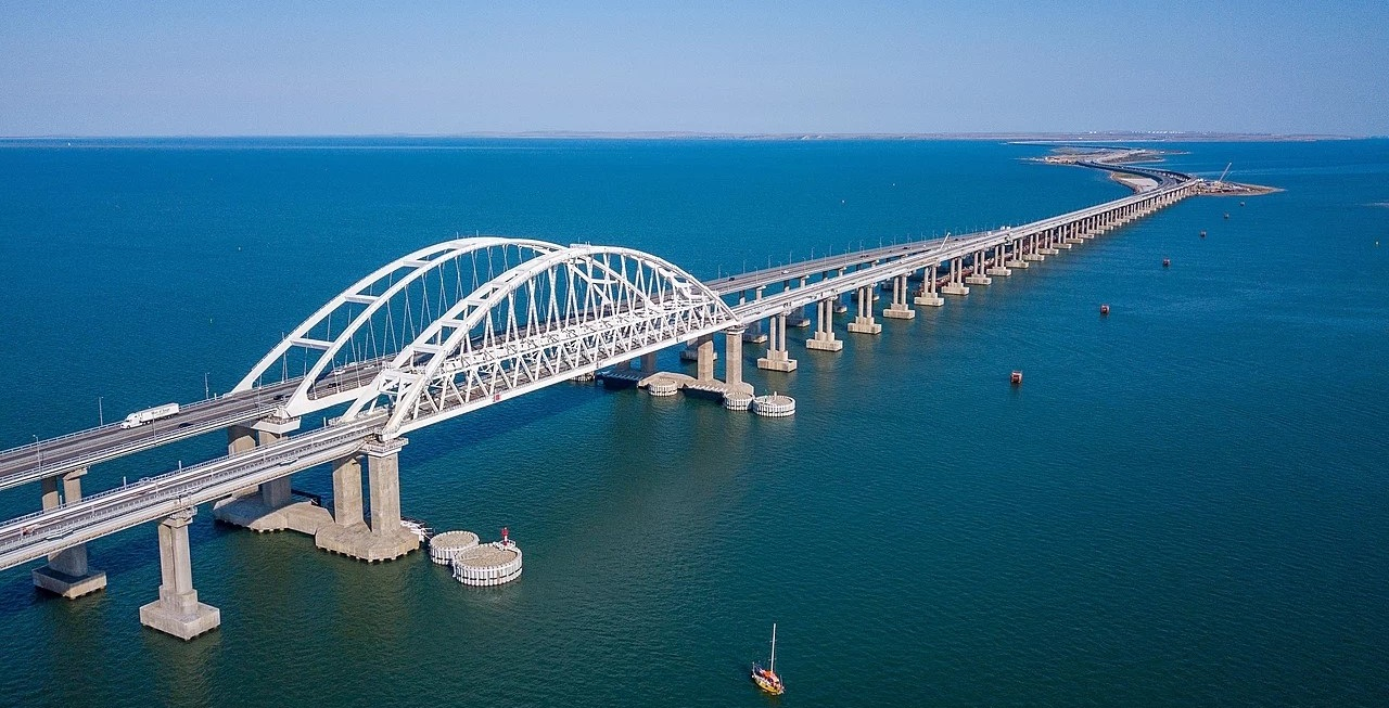 Спикер ВМС Украины пригрозил уничтожить Крымский мост