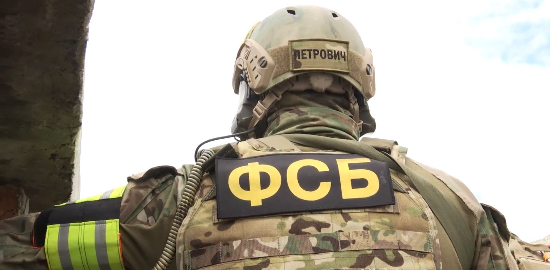 Россиянин чуть не сел на пожизненный срок за покупку экстремистской футболки