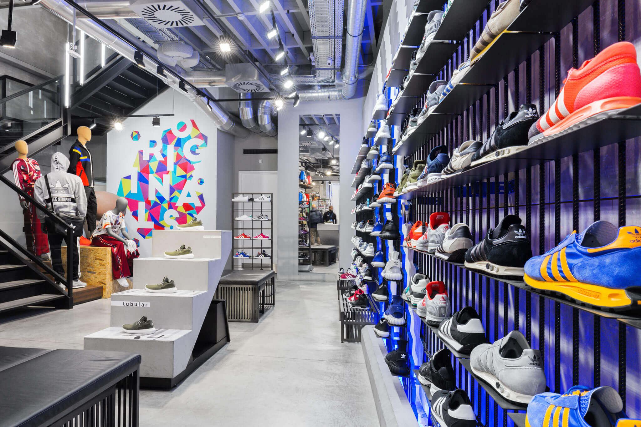 Россиянам рассказали о ценах в бывших магазинах Adidas после открытия новой площадки