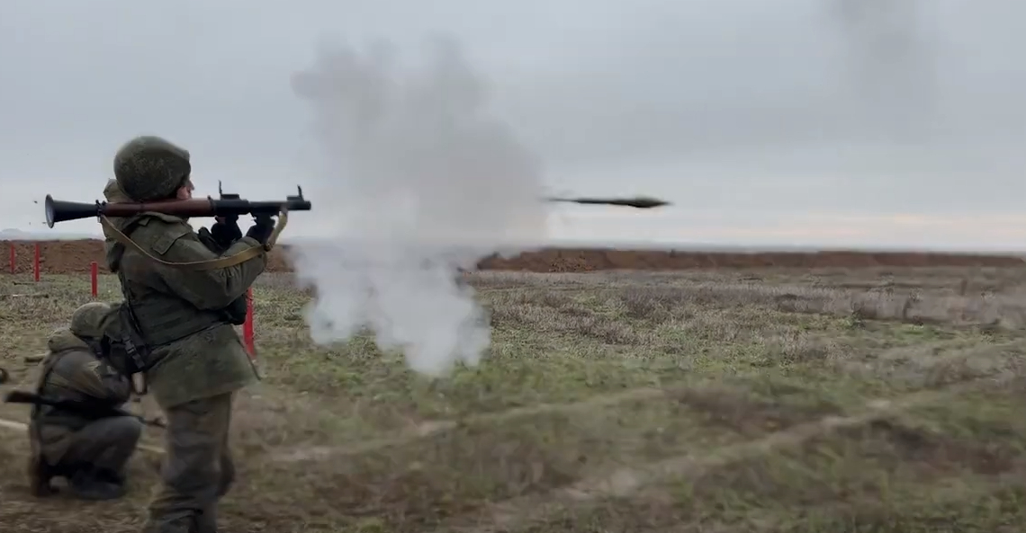 Ивановские десантники проходят подготовку в ЛНР в условиях, близких к боевым